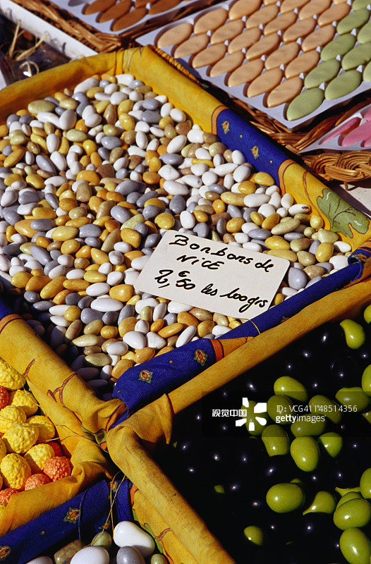 萨雷亚 Cours 老城区早市出售的传统糖果图片素材