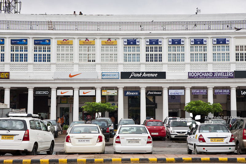康诺特广场柱廊建筑中的商店和办公室图片素材