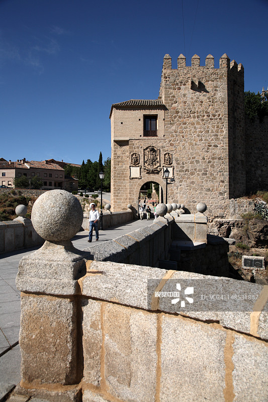 托莱多圣马丁桥：塔霍河上的历史古迹图片素材