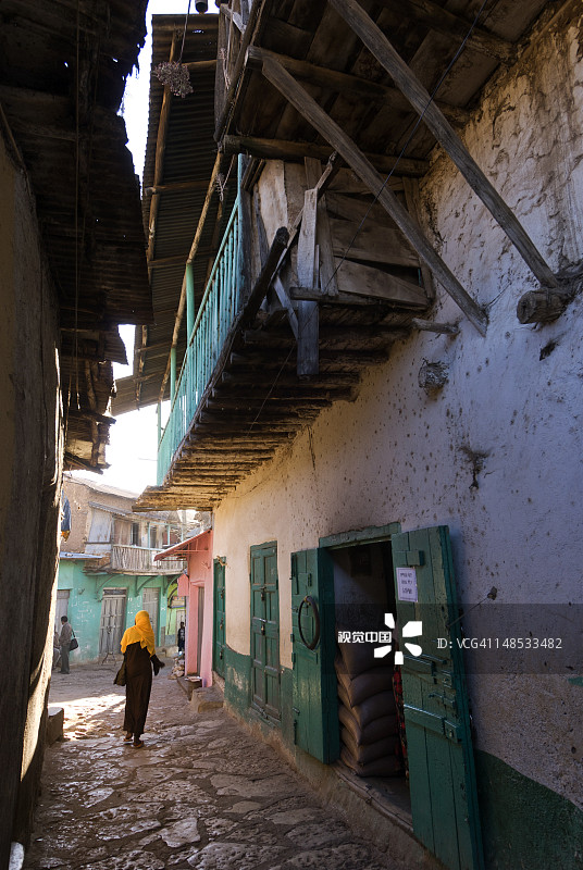 老城区带阳台的房屋图片素材