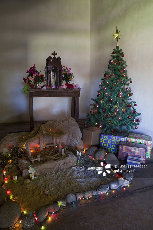La Casona历史博物馆的祭坛和圣诞树图片素材