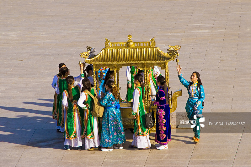 在成吉思汗陵祈祷图片素材
