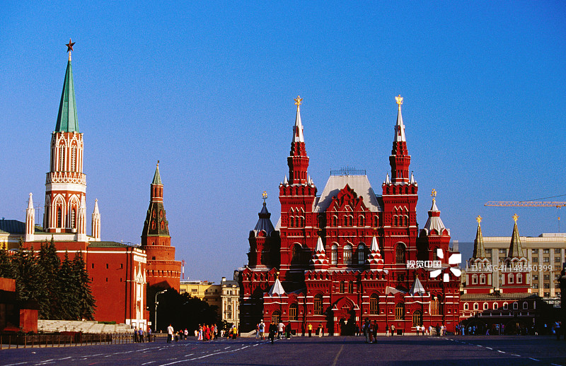 红场的圣尼古拉斯塔、军械库角楼、国家历史博物馆和复活门图片素材