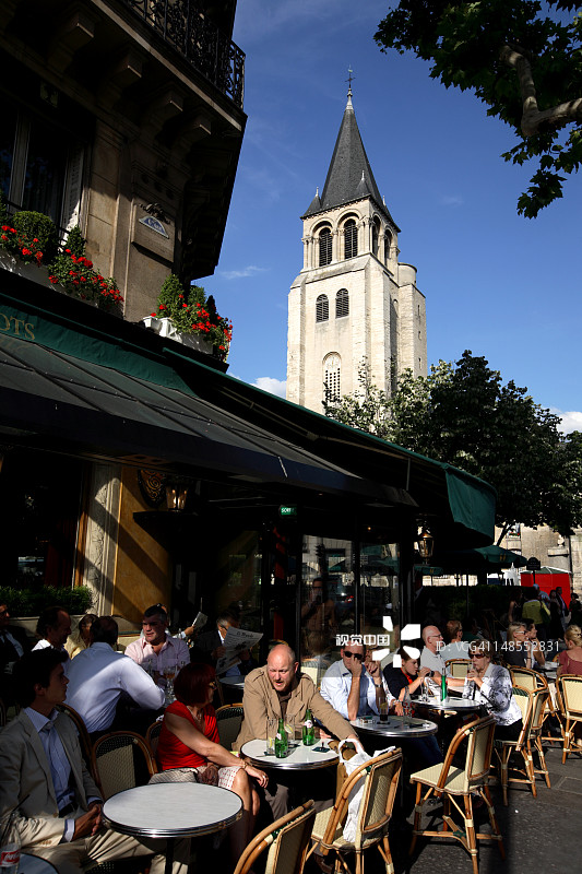 圣日耳曼德佩区双叟咖啡馆的用餐者图片素材