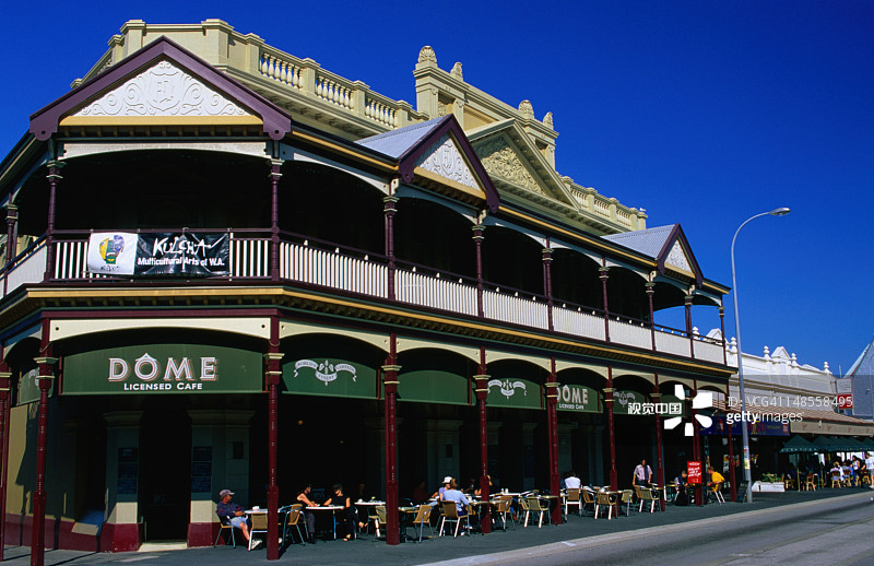 人们在珀斯户外咖啡馆享受多样化的美食和宁静的天气（西澳大利亚）图片素材