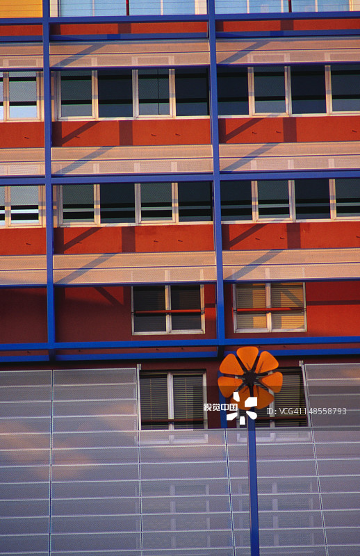 达尔文卡尔顿酒店，具有后现代建筑风格和朴实的色彩，是市中心的地标图片素材