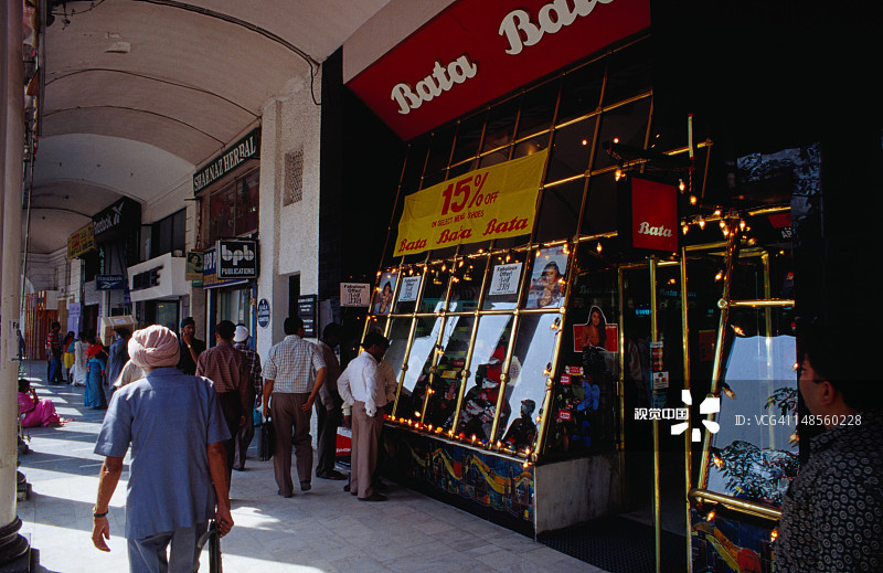 在新德里康诺特广场的橱窗购物图片素材