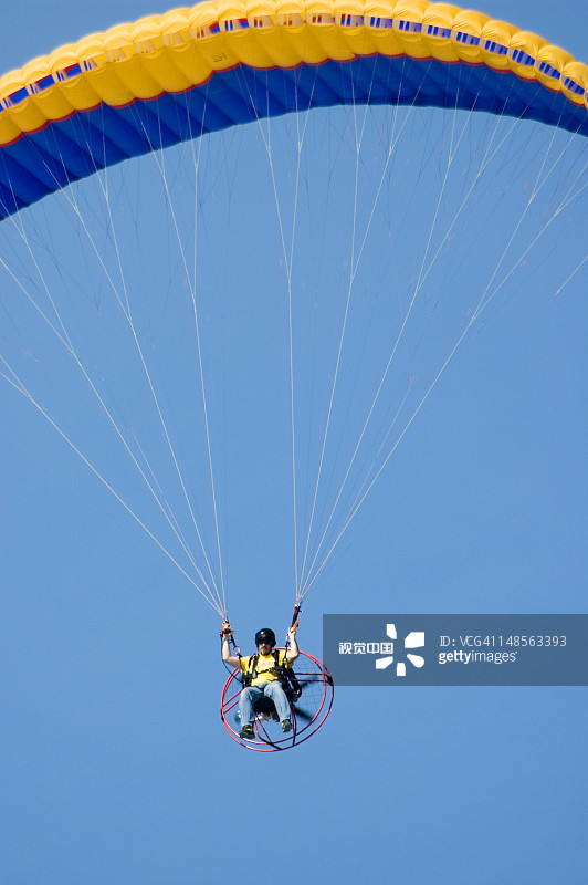 动力滑翔伞下降，西海岸图片素材