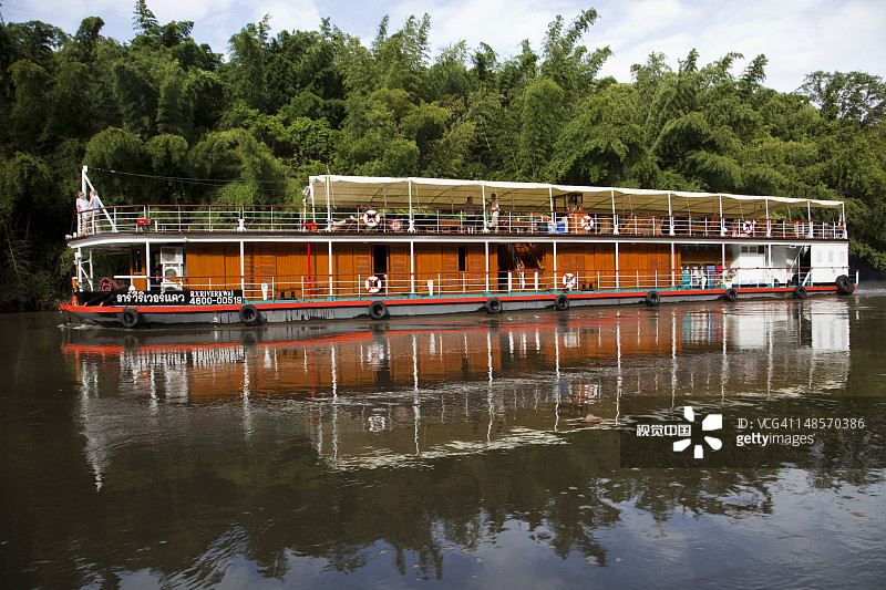 桂河上的桂河游轮图片素材