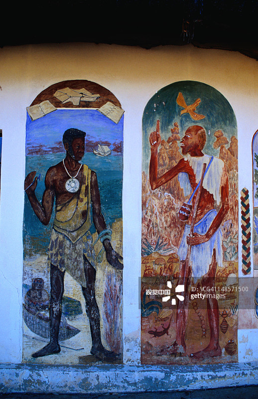 居勒尼传教团的非洲风格宗教圣经描述，该传教团建于1939年，以古利奈的西门命名，他被迫在耶稣被钉十字架时背负十字架（路加福音23:26），布拉瓦约图片素材