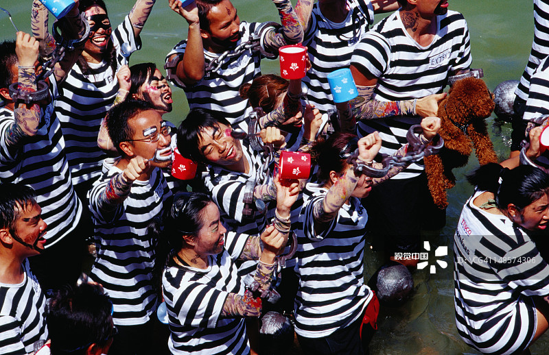 龙舟队在赤柱海滩赛后庆祝图片素材