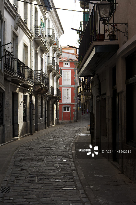 狭窄的乡村小巷图片素材