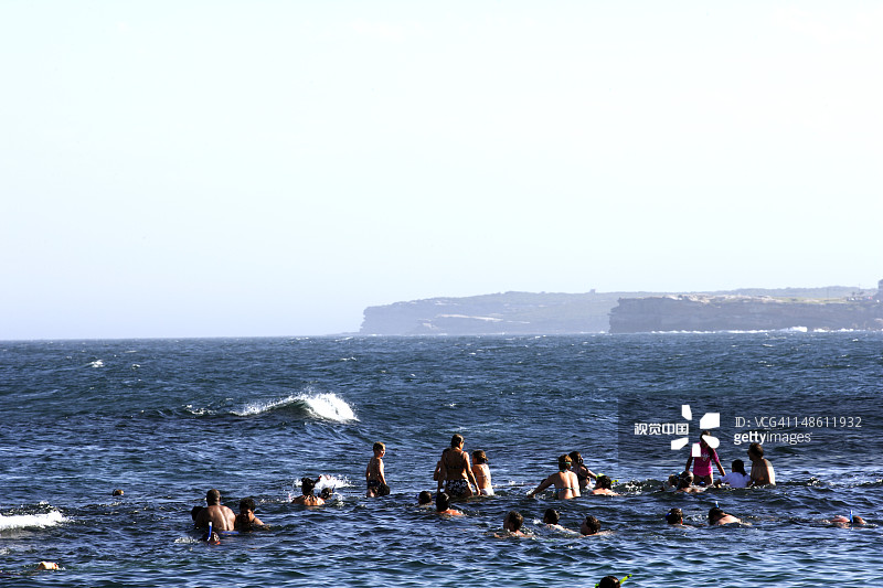 在克洛弗利水中嬉戏的人们图片素材