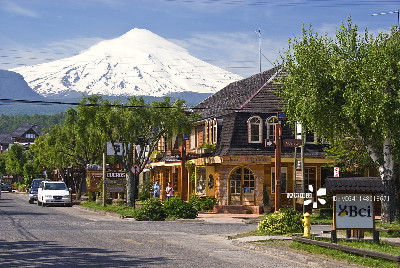 以比亚里卡火山为背景的商店图片素材