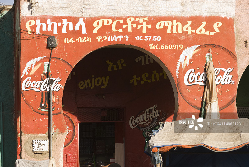 带有可口可乐标牌的咖啡馆外观图片素材