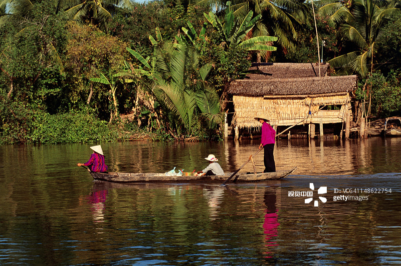 湄公河三角洲的妇女图片素材
