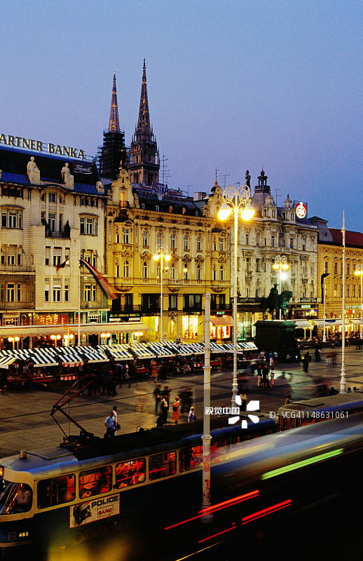 耶拉西奇广场和伊利卡大街的电车图片素材
