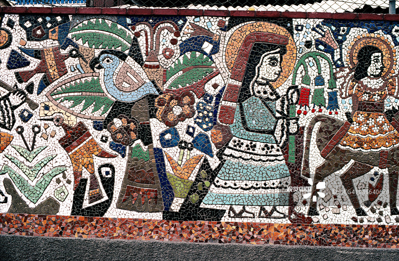 瓷砖街马赛克中的女性、鸟类和植物 - 利马图片素材