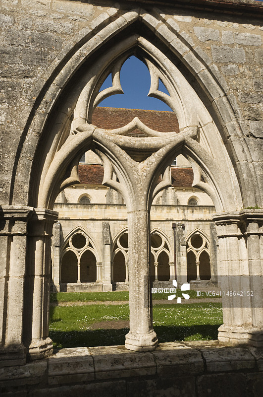 努瓦拉克修道院的回廊图片素材