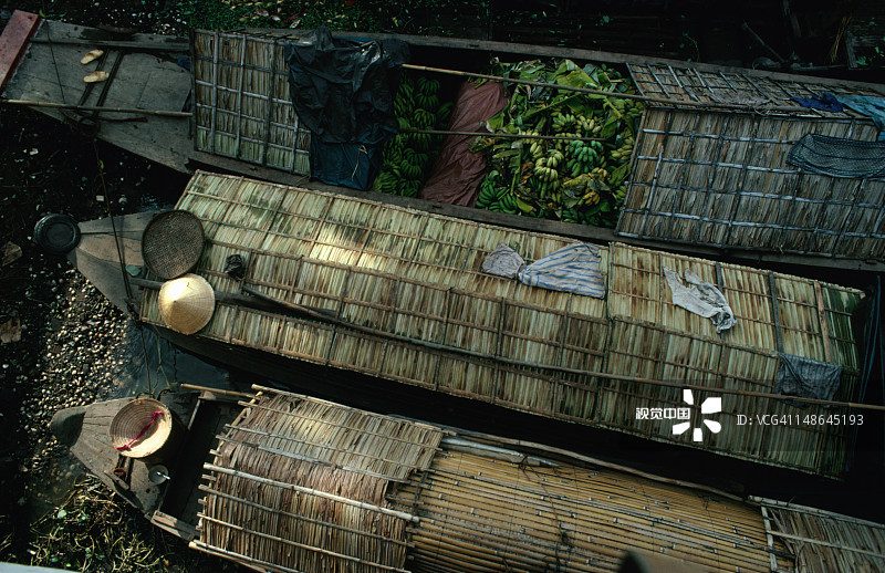 俯视：市义市场上香蕉船图片素材