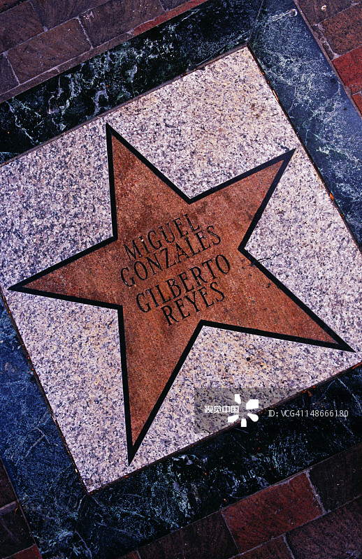 小哈瓦那西南第八街人行道上古巴名人的纪念星图片素材