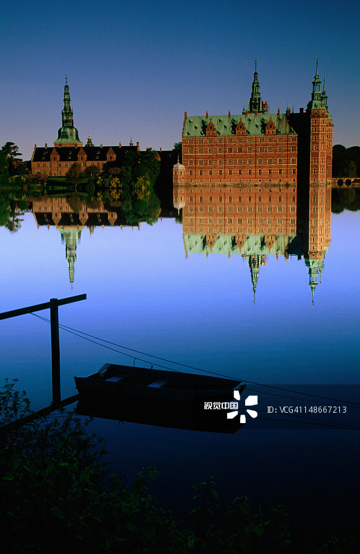 湖上的腓特烈堡城堡图片素材