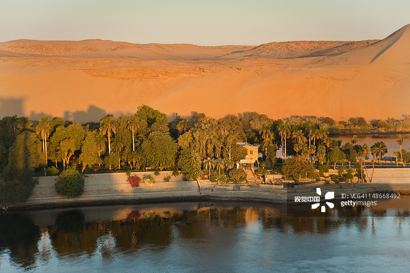 尼罗河基奇纳岛上的阿斯旺植物园图片素材