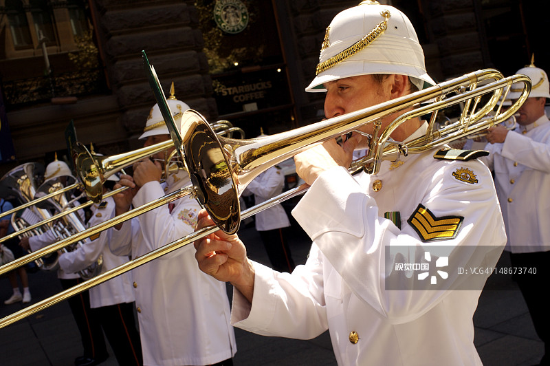在马丁广场演奏的澳大利亚陆军军乐队图片素材