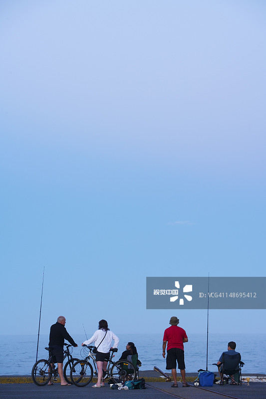 托拉加海湾码头捕鱼图片素材