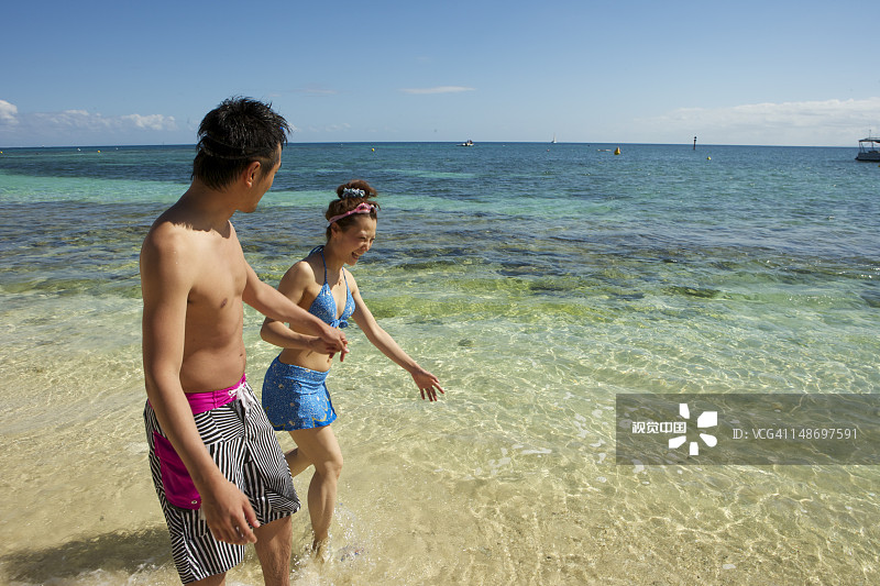 阿米迪岛上的日本游客图片素材