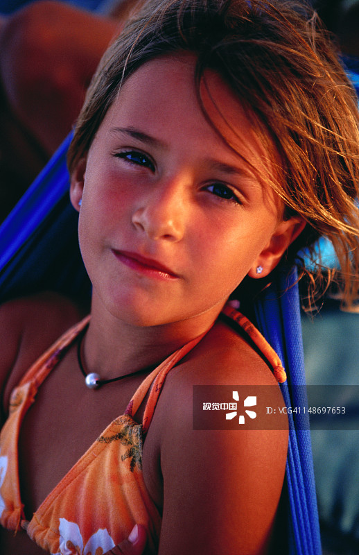 在圣巴茨岛附近加勒比海上游艇上的年轻女孩图片素材