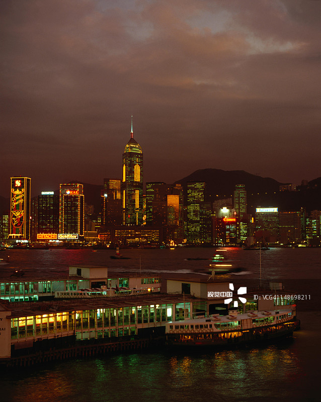 天星码头和香港岛天际线图片素材