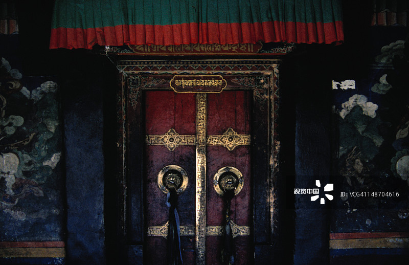通往丕央寺主祈祷大厅的门口图片素材