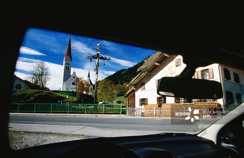 霍尔茨高莱希塔尔农舍与教堂图片素材