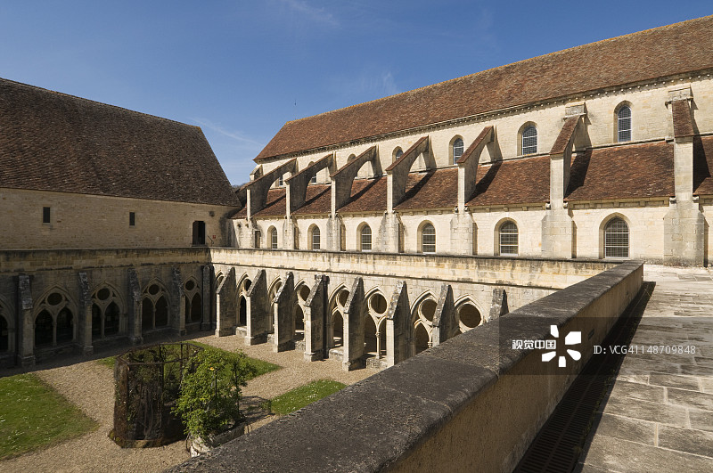 努瓦拉克修道院的回廊图片素材
