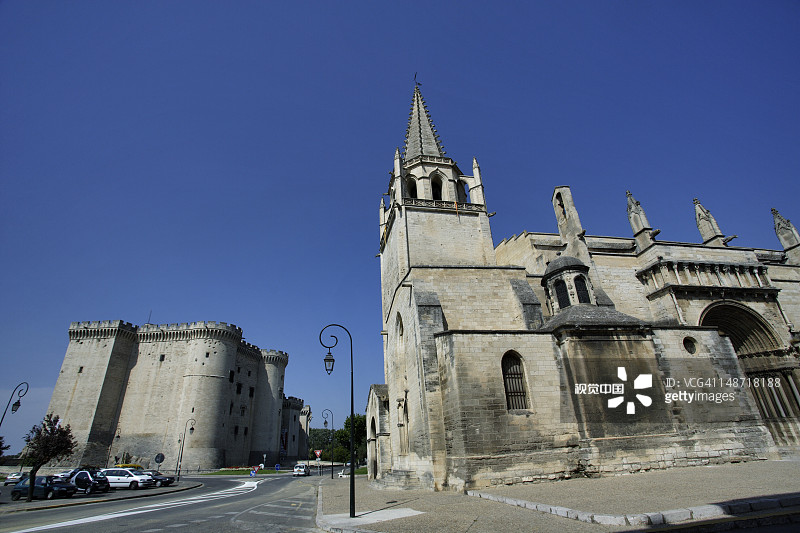 圣玛莎学院教堂和勒内国王城堡图片素材