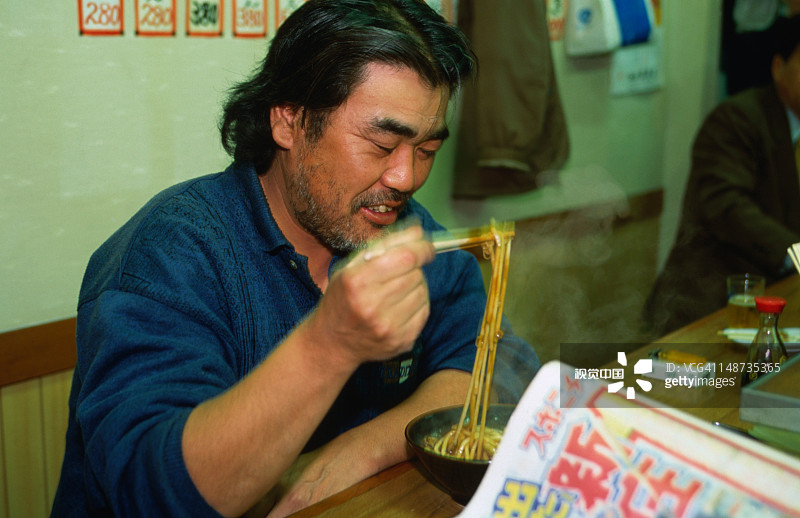 在大阪新世界吃面条图片素材