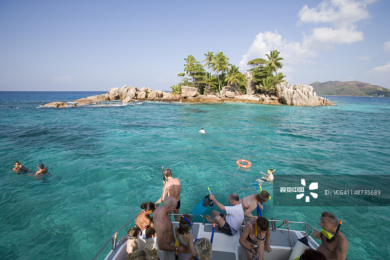 前往圣皮埃尔岛的浮潜旅行图片素材