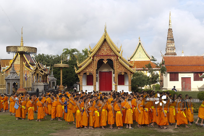 哈里蓬猜寺庙与僧侣图片素材