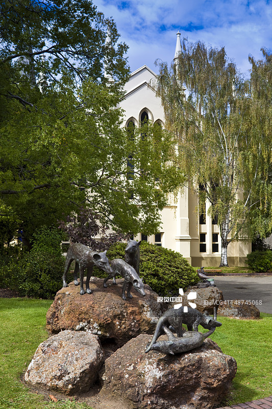 圣安德鲁长老会教堂旁的斯蒂芬·沃克“塔斯马尼亚场景”雕塑群图片素材
