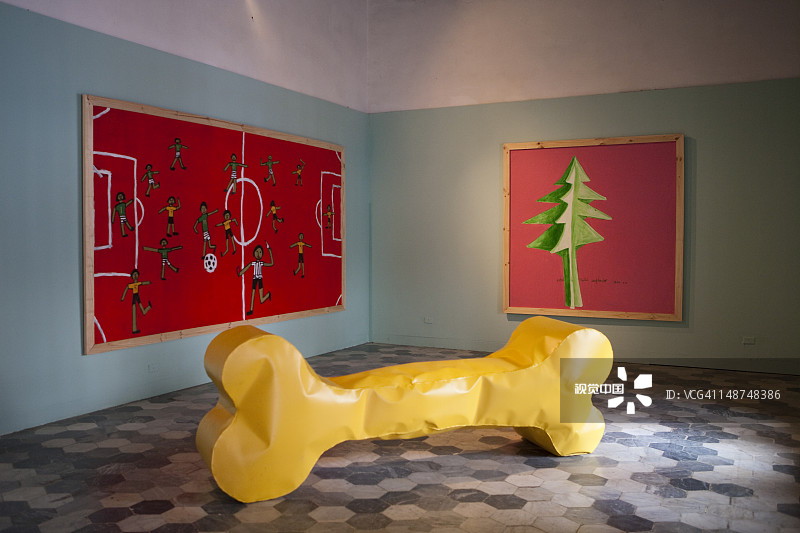 老广场La Casona艺术画廊展出的现代艺术图片素材