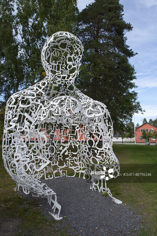 彩绘钢雕塑Nosotros图片素材