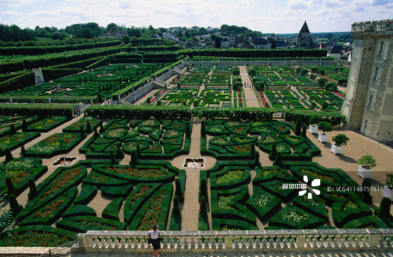 维朗德里城堡16世纪装饰花园：几何树篱与花坛图片素材