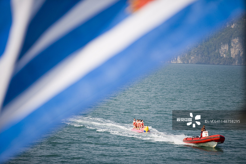 乘坐星飞帆号邮轮体验香蕉船图片素材