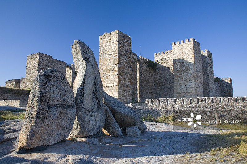 特鲁希略城堡下的雕刻石图片素材