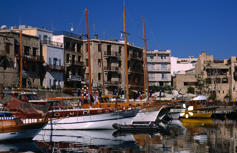 凯里奈港口的船只和建筑图片素材