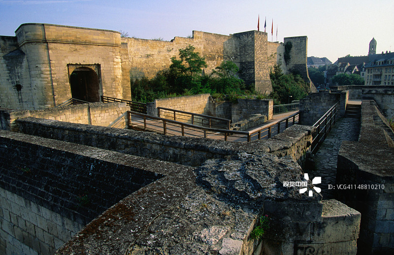 卡昂城堡的巨大石墙，由威廉征服者建造于12世纪图片素材