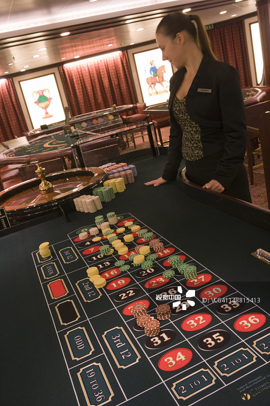 银色精神号（银海邮轮）游轮上的赌场轮盘赌桌图片素材