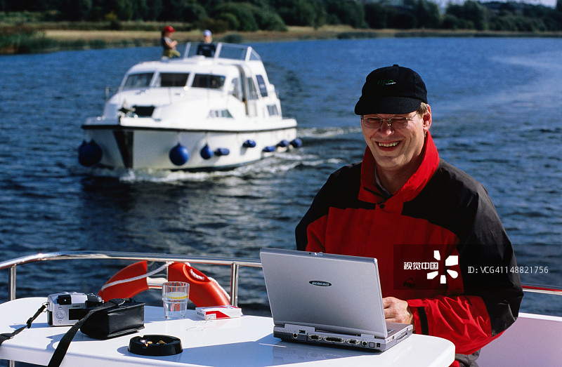 香农河上船屋的移动办公室图片素材