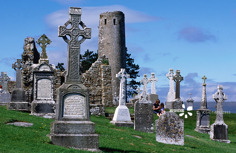 十字架和寺庙遗址图片素材